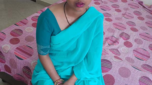 Blue saree wali bhabhi missionary pose me chud gayi