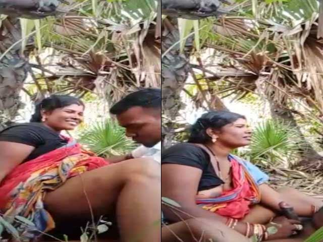 Desi Aunty Outdoor Sex with young lover