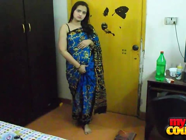 Sonia exposing her juicy big boobs in hot blue sari