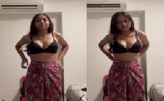 Sexy Slim Pakistani Girl Remove Clothes