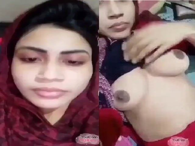 Beautiful girlfriend selfie nude boobs show MMS