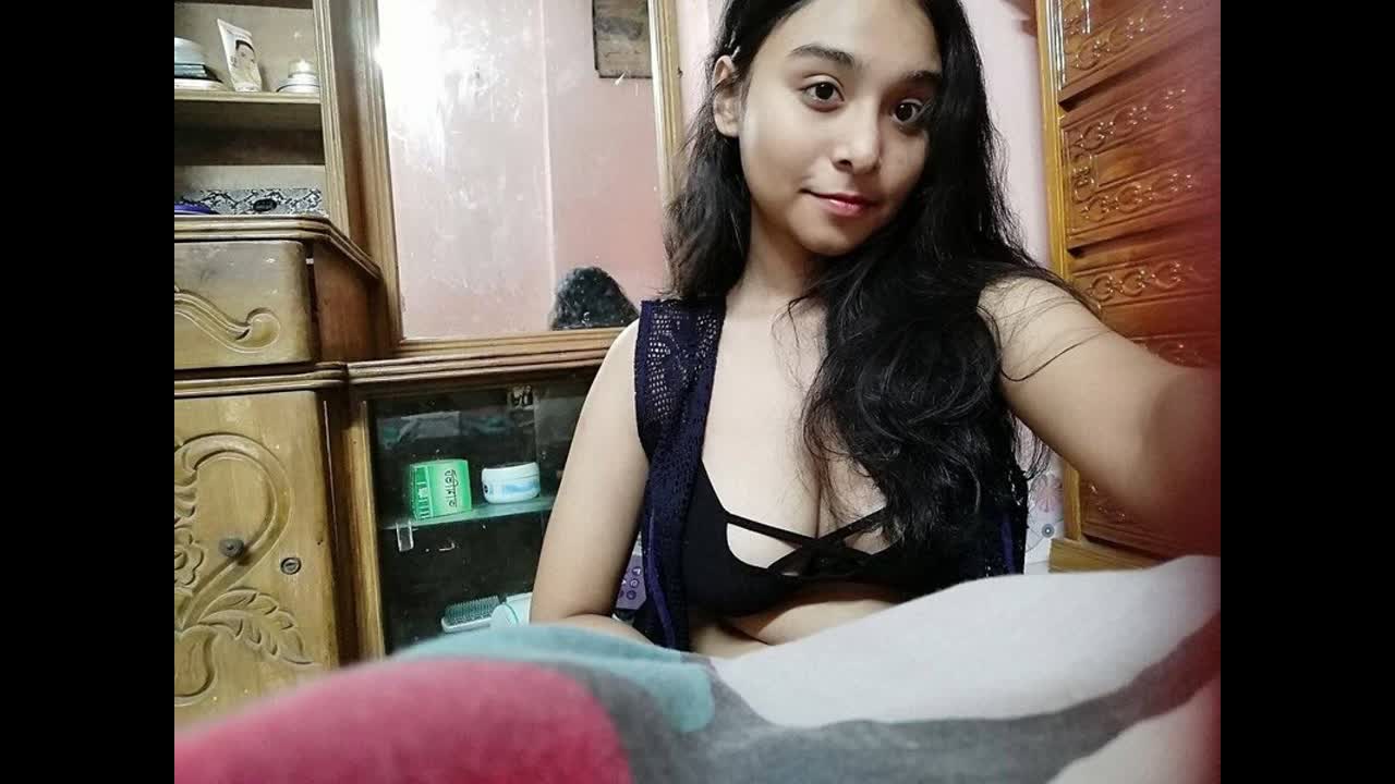 Horny GF Giving Blowjob Fingering 5 Clip