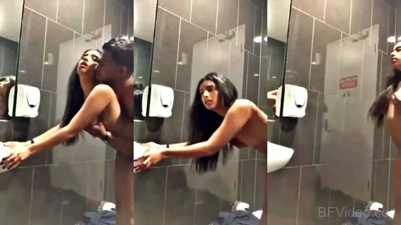 Super Sexy Teen Sex With Her Lover In The Bathroom