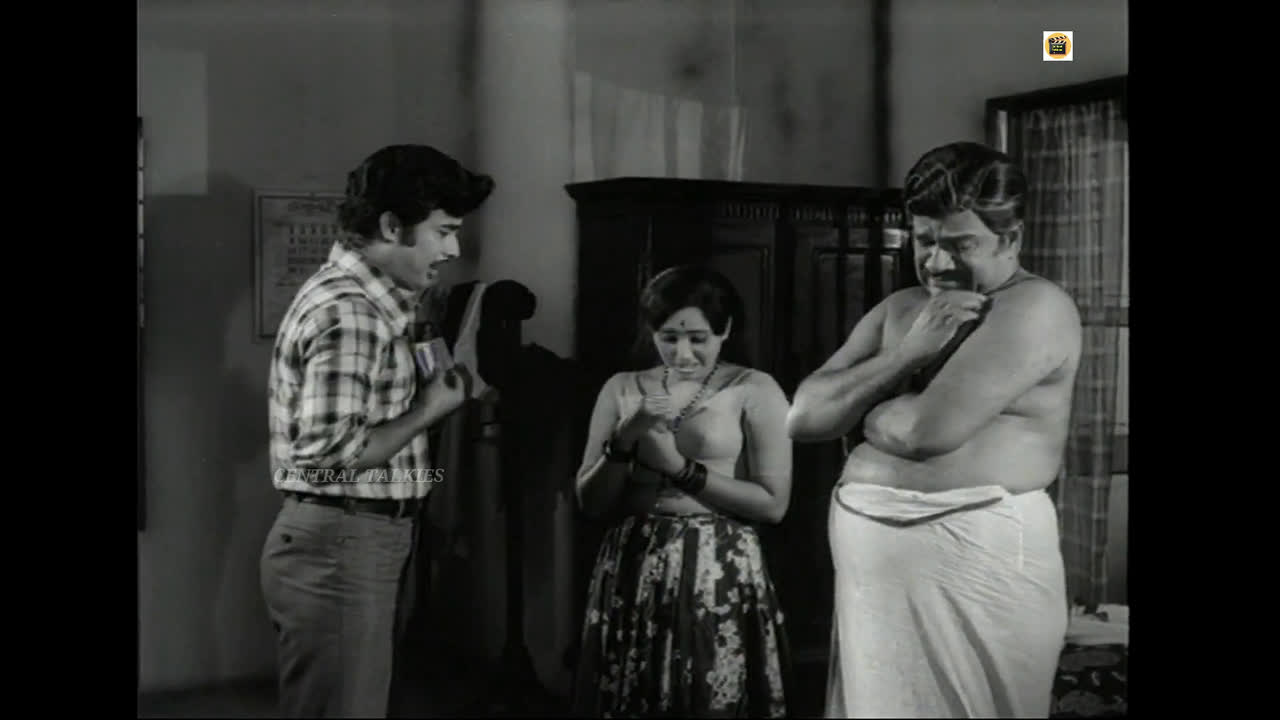 Unknown actress boobs n bra Iniyum Kanam movie scene