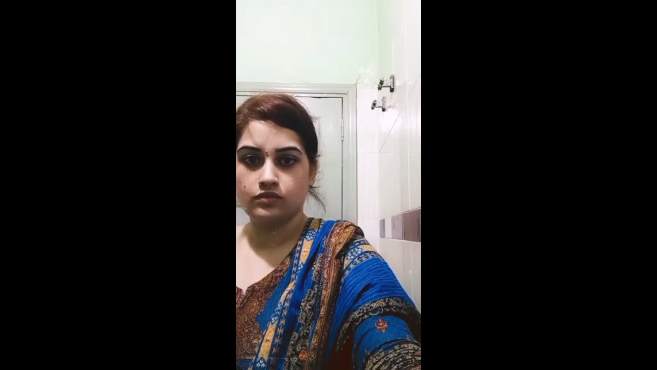 Maal chubby suit bhabhi in bathroom