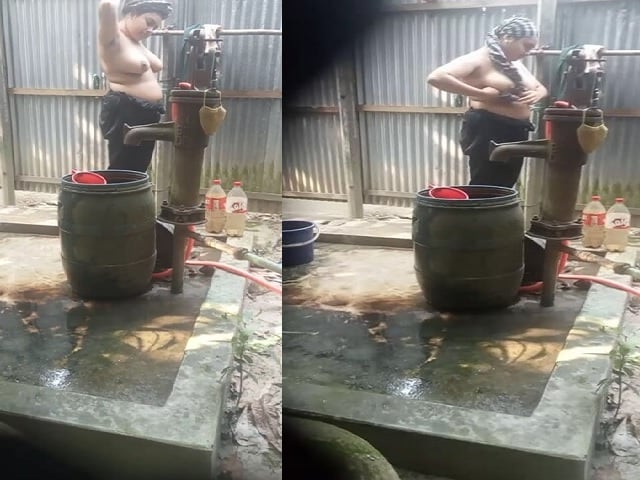 Big boobs bhabhi bathing topless viral show