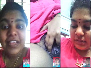 Sexy Mallu Bhabhi Shows pussy