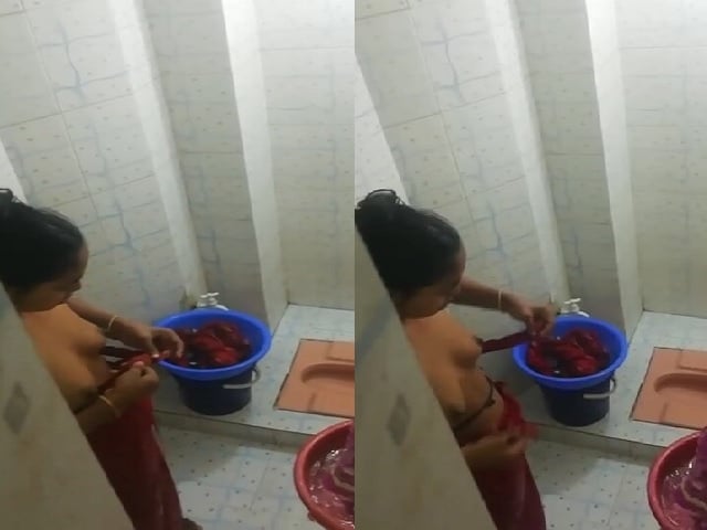 Boobs show in bathroom by hot bhabhi before bathing