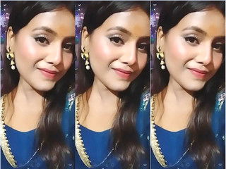 Cute Desi Girl Pressing Her Boobs