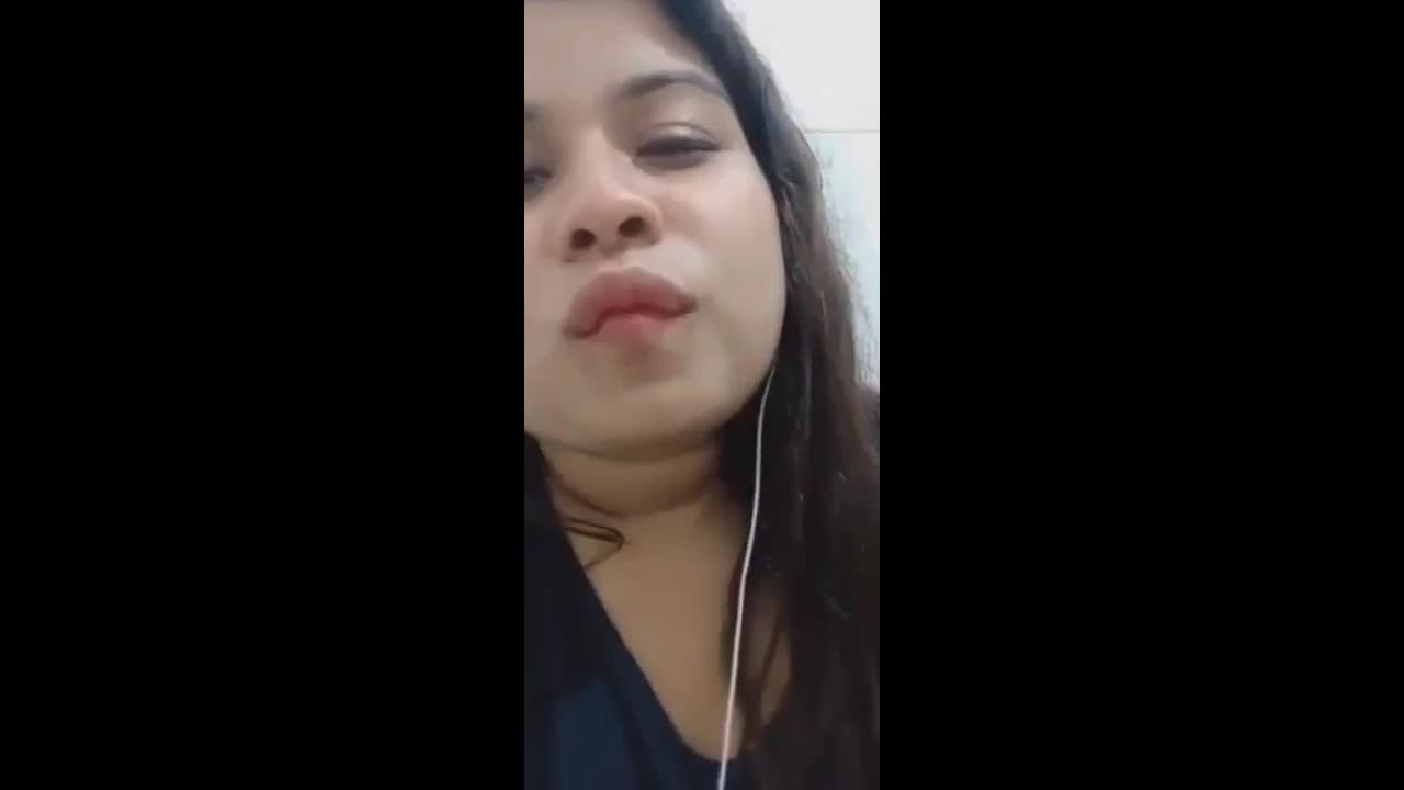 Horny Girl Showing Pussy