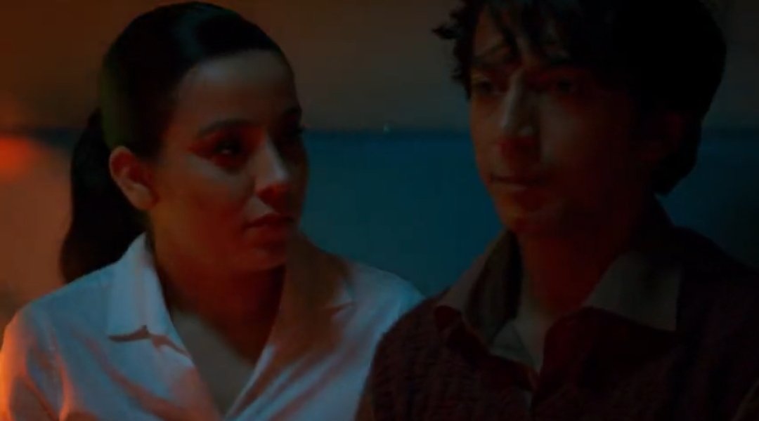 Hot Couple Porn Scene in Train at XXVideo