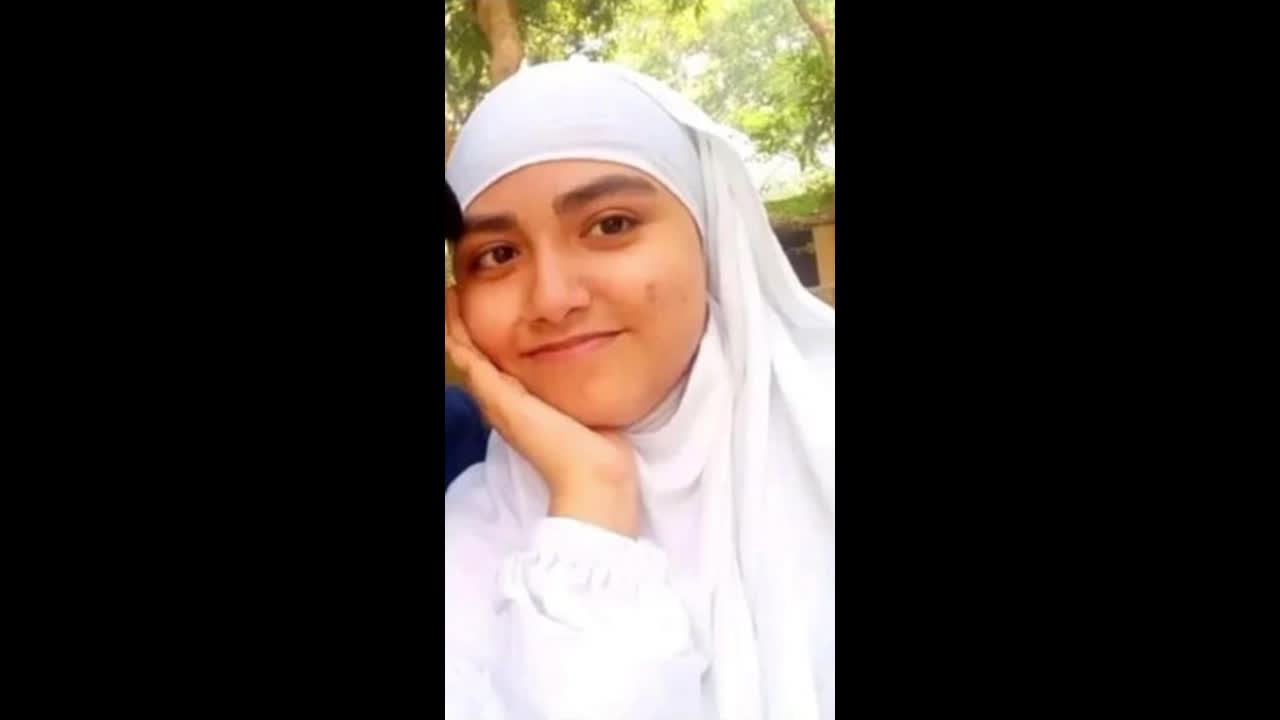 Bigbooby GF Showing Boobs Pussy And Kissing With Lover Many Clips