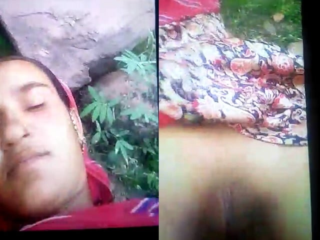 Village bhabi naked outdoor sex with neighbor