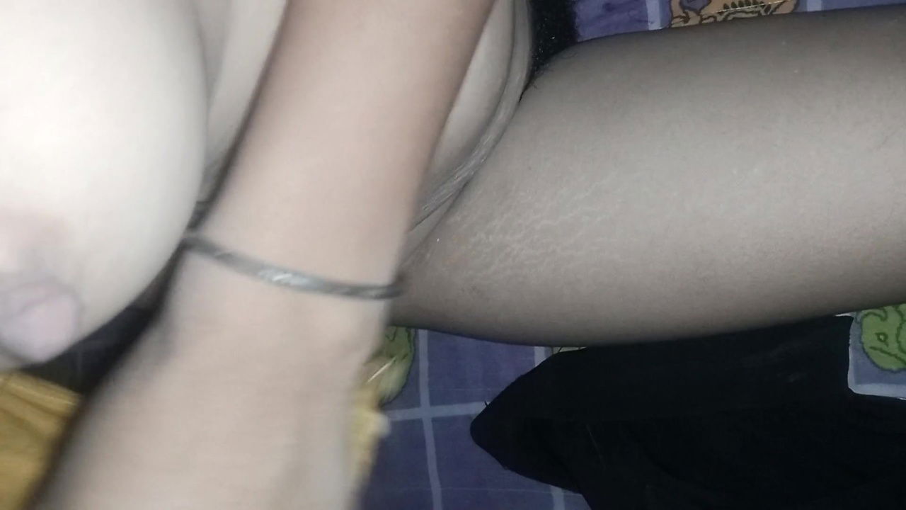 Ladki kapada utar ke mere upar chad gai slim girl