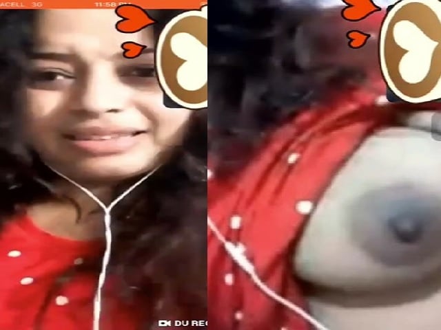 Cute expression bhabhi shows boobs and pussy on video call