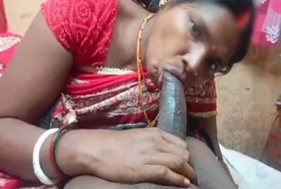 Bihari lady gives a desi blowjob to a man with BBC