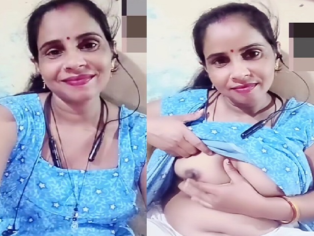 Desi bhabhi squeezing boobs and lowering panty to finger