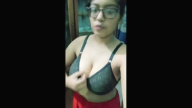 Sexy Bangladeshi Chasmish Girl Showing Big Round Boobs MMS
