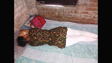 Desi Bhabhi Ki Sexy Thukai in Indian Sex MMS