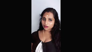 Beautiful Girl Boobs Cleavage Expose in Blouse My Desi
