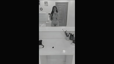 Sexy Gf Showing Off Her Indian Sex MMS Figure